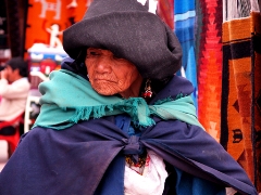 mujer de edad avanzada ecuador