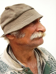 imagen hombre de la tercera edad con sombrero