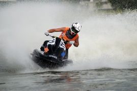 imagen jetski alta velocidad