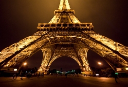 imagen torre eiffel iluminada