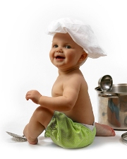 imagen bebe en la cocina