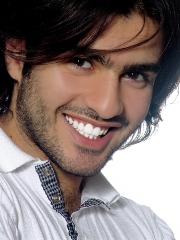 hombre joven con hermosa sonrisa