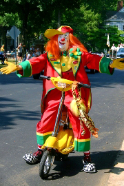 imagen payaso en scooter