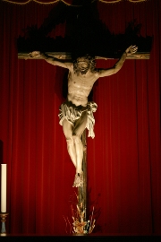 estatua de jesus en cruz
