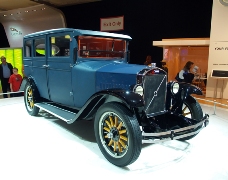 imagen auto clasico azul